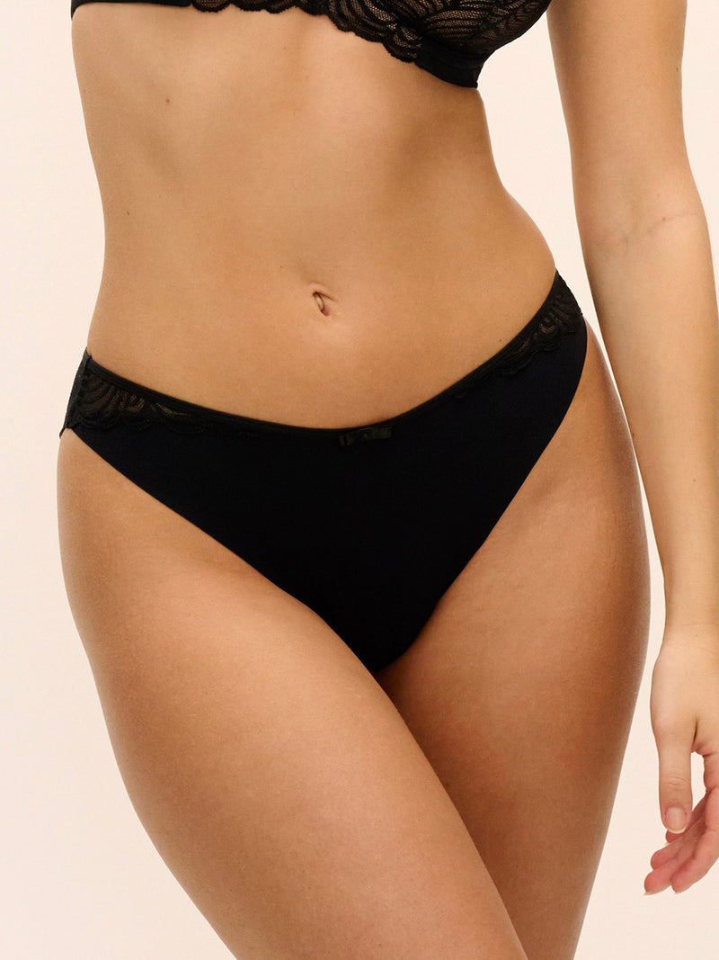 Alanna brief