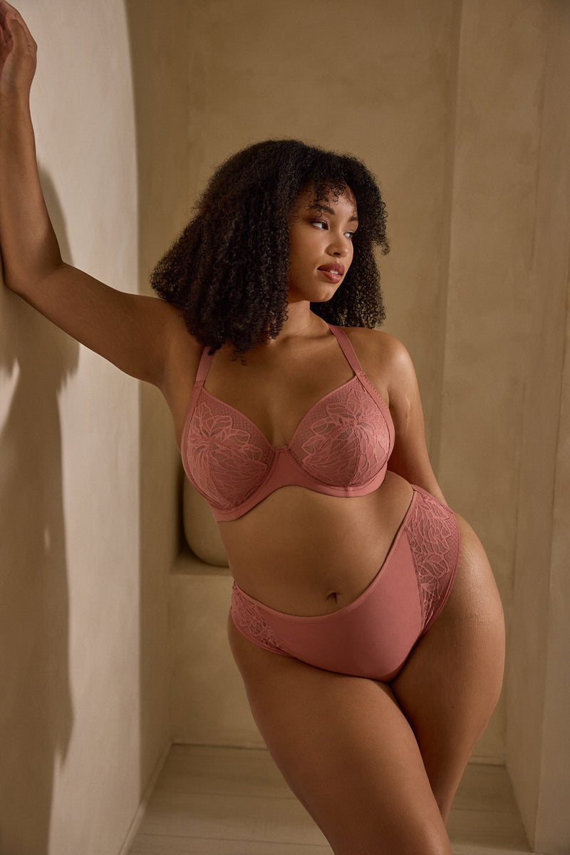 Sophia plunge