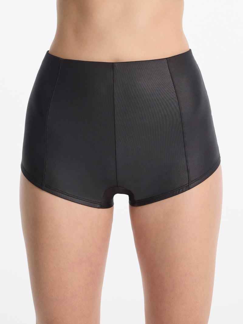 Late night hot pant