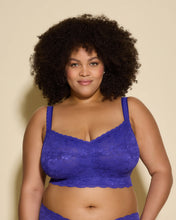Load image into Gallery viewer, Super Curvy Sweetie

